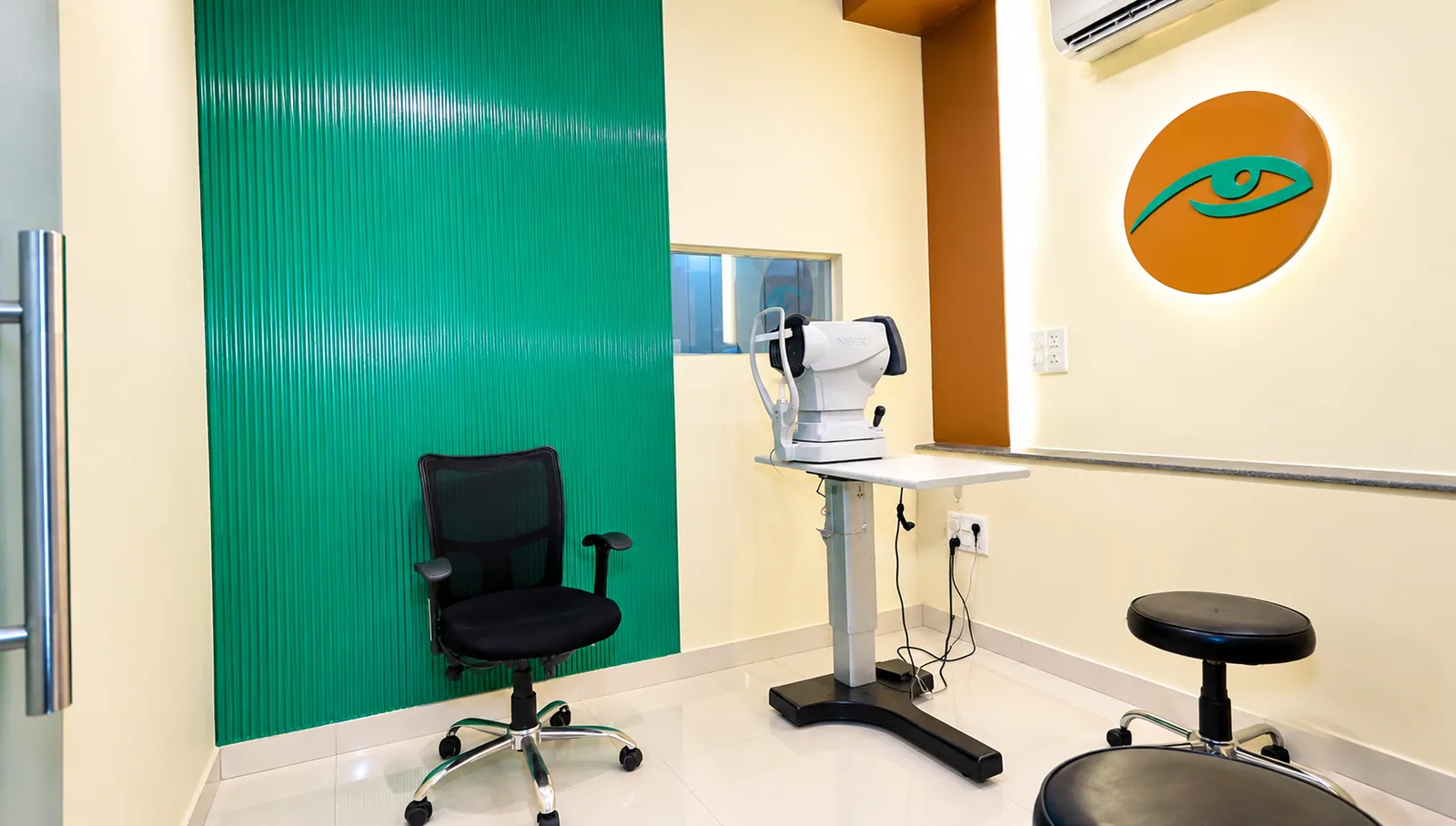 An ophthalmic examination room